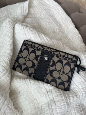 Coach Khaki and Black Signature Card Case Wallet